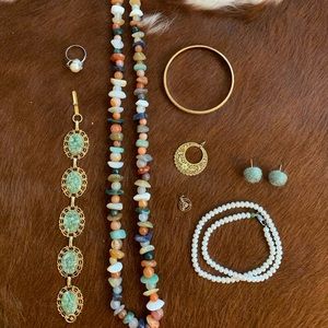 Lot of vintage jewelry